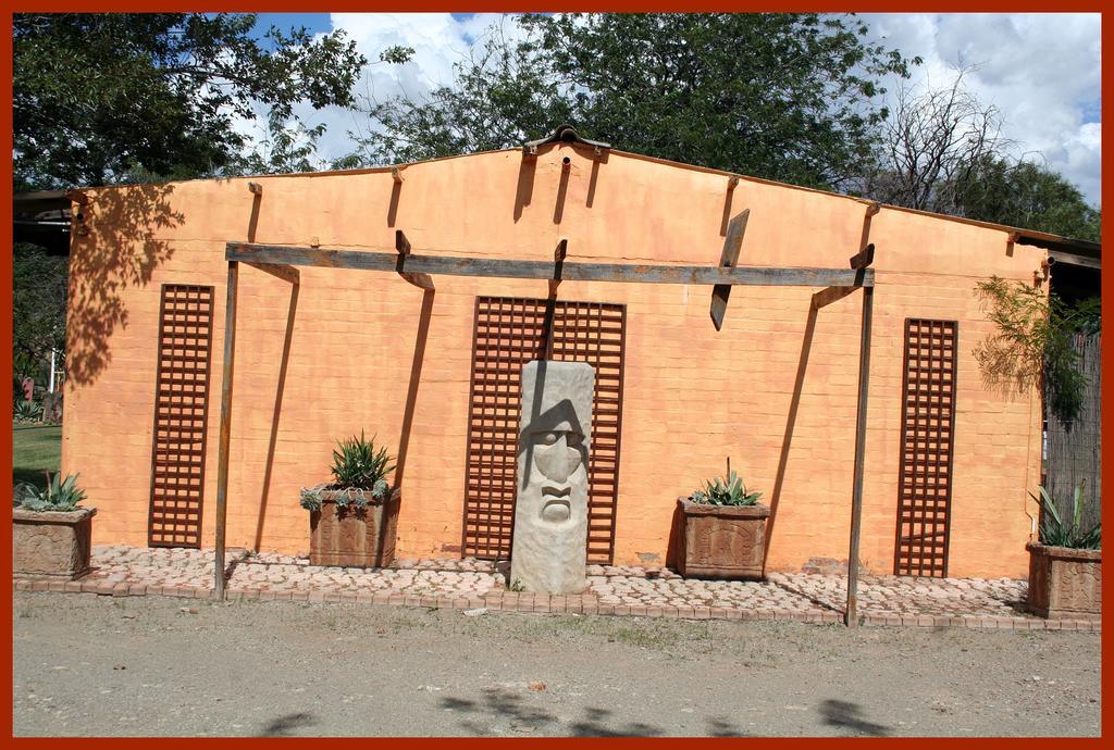 Akwela Guest Farm Hotel Bloemfontein Exterior photo